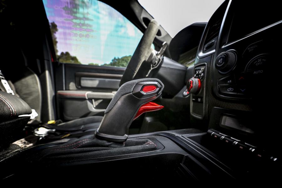 Интерьер Dodge Ram Rebel TRX Concept 2016 года  (фото 12 из 24)